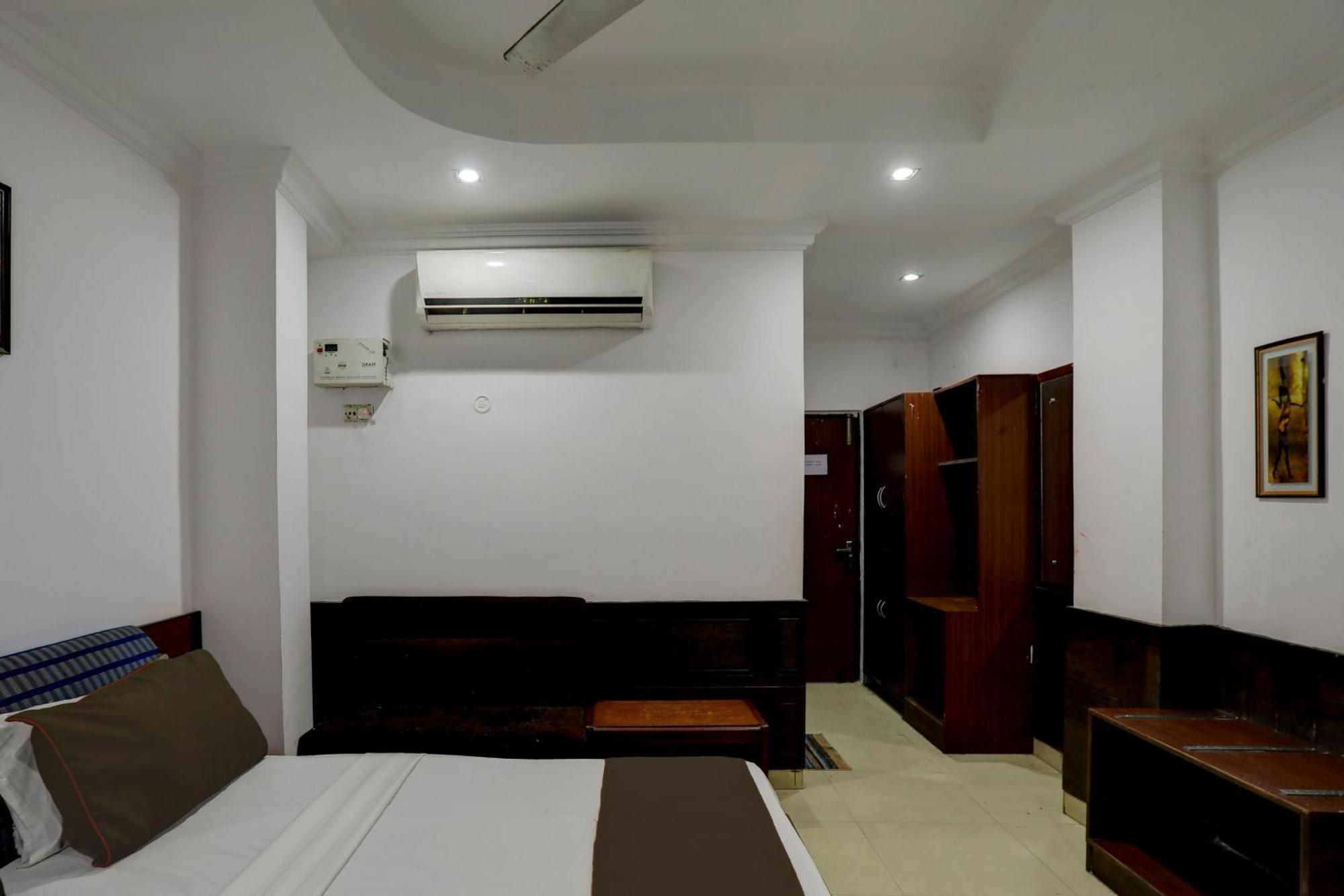 Hotel Monarch Inn Лакхнау Экстерьер фото