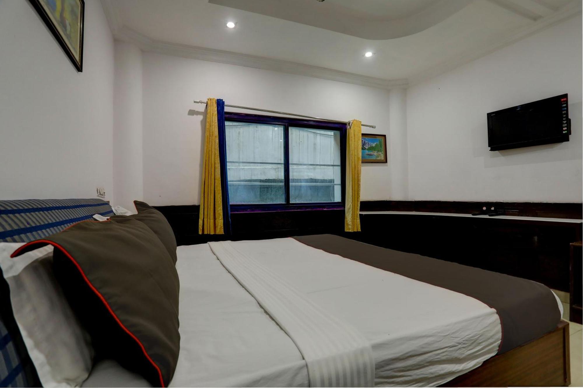 Hotel Monarch Inn Лакхнау Экстерьер фото