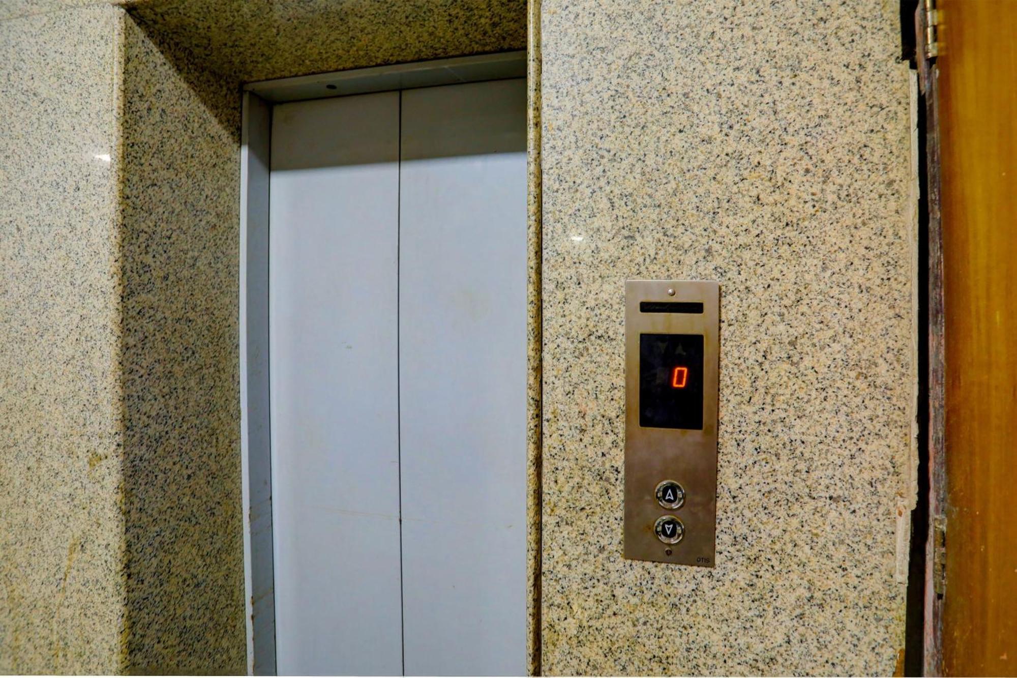 Hotel Monarch Inn Лакхнау Экстерьер фото