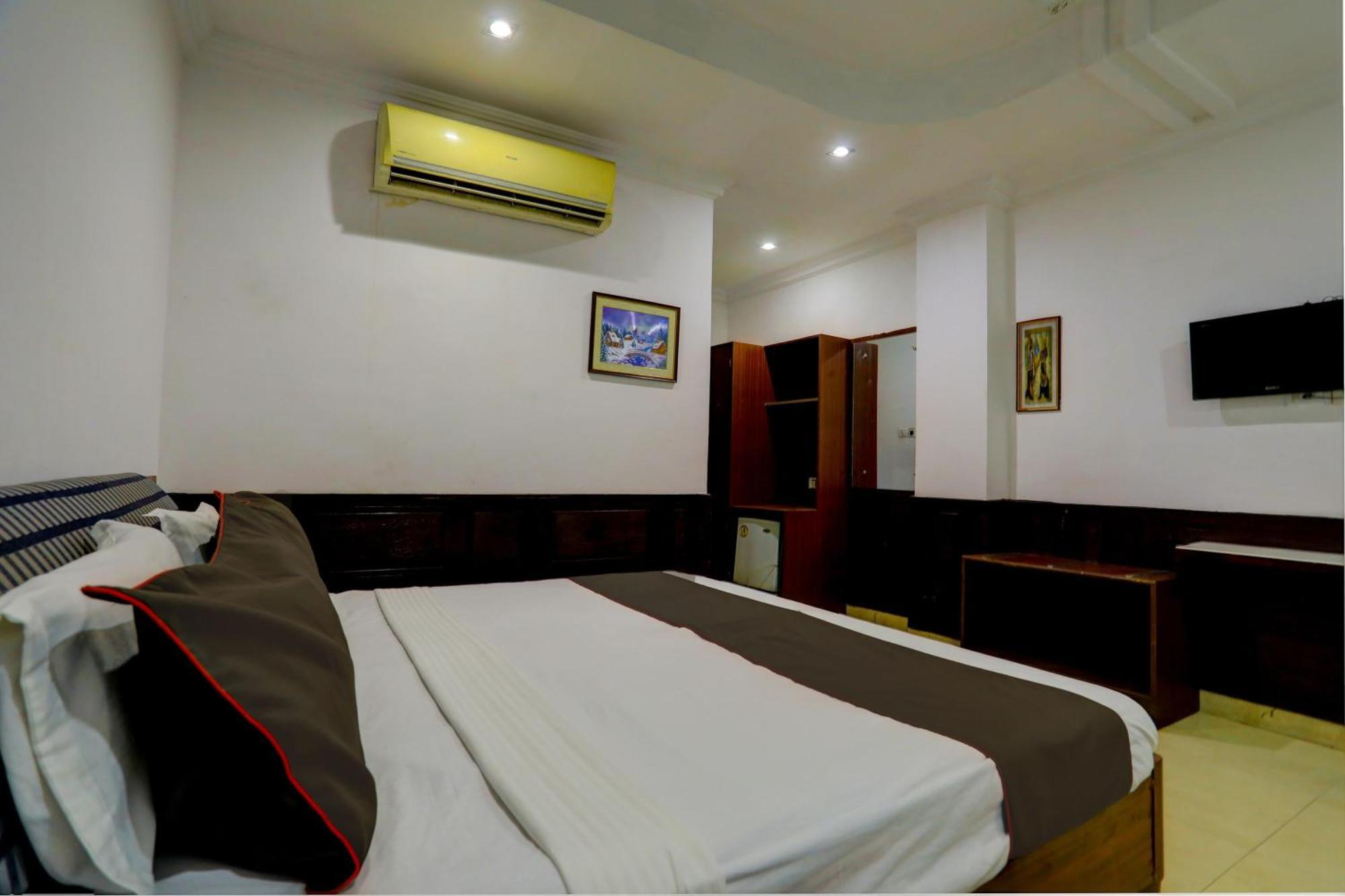 Hotel Monarch Inn Лакхнау Экстерьер фото