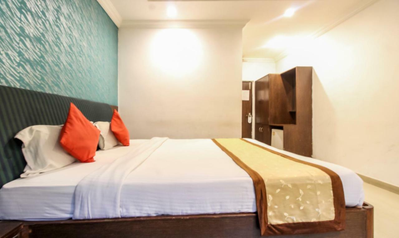 Hotel Monarch Inn Лакхнау Экстерьер фото