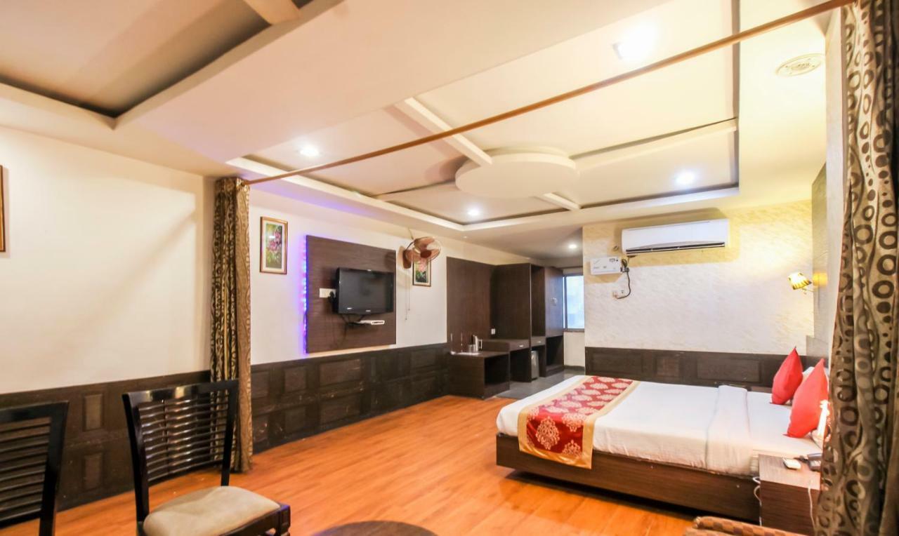 Hotel Monarch Inn Лакхнау Экстерьер фото
