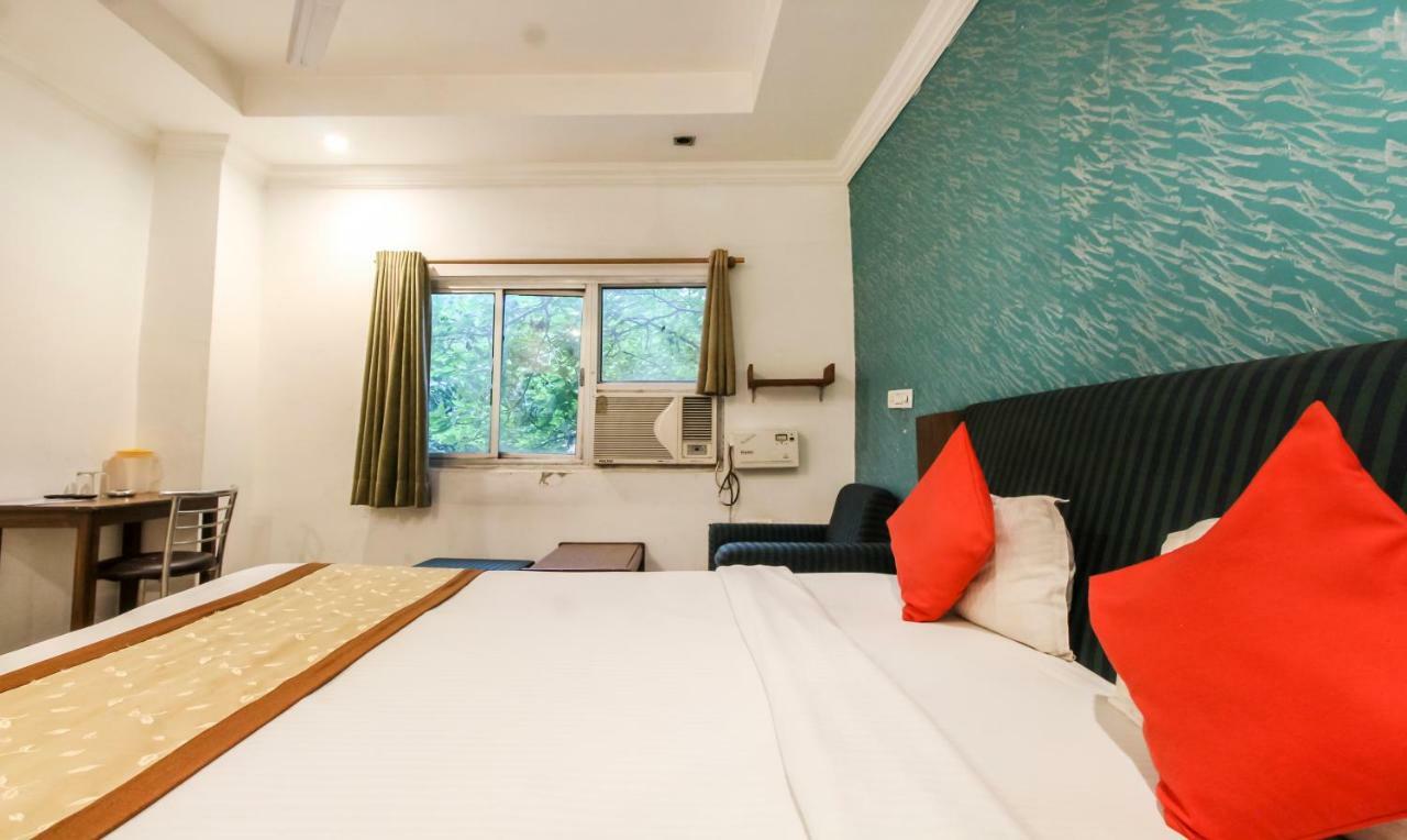Hotel Monarch Inn Лакхнау Экстерьер фото