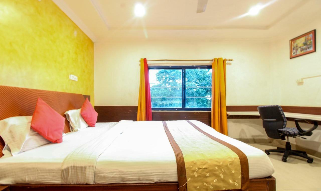Hotel Monarch Inn Лакхнау Экстерьер фото
